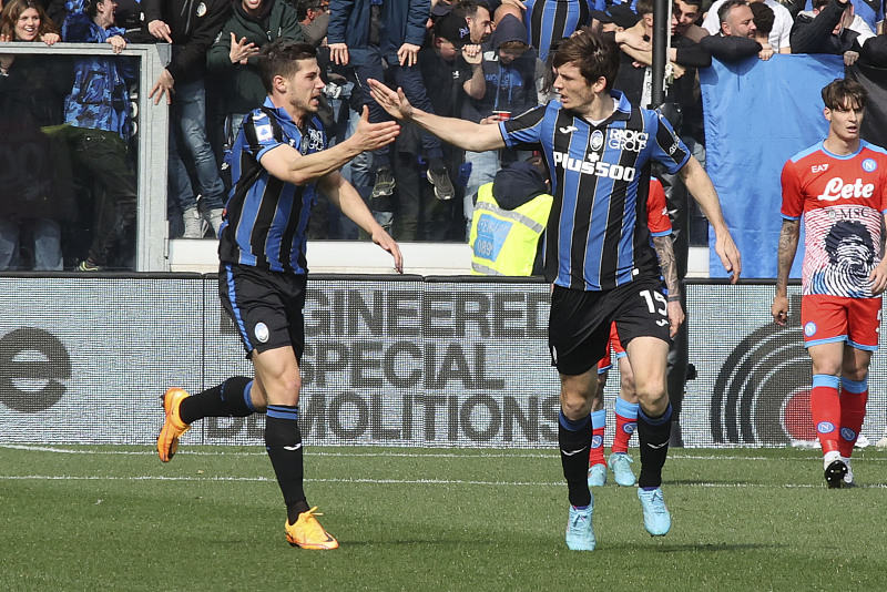 开云体育在线-红牛二队鏖战索伯车队，阿隆索状态火热  第2张