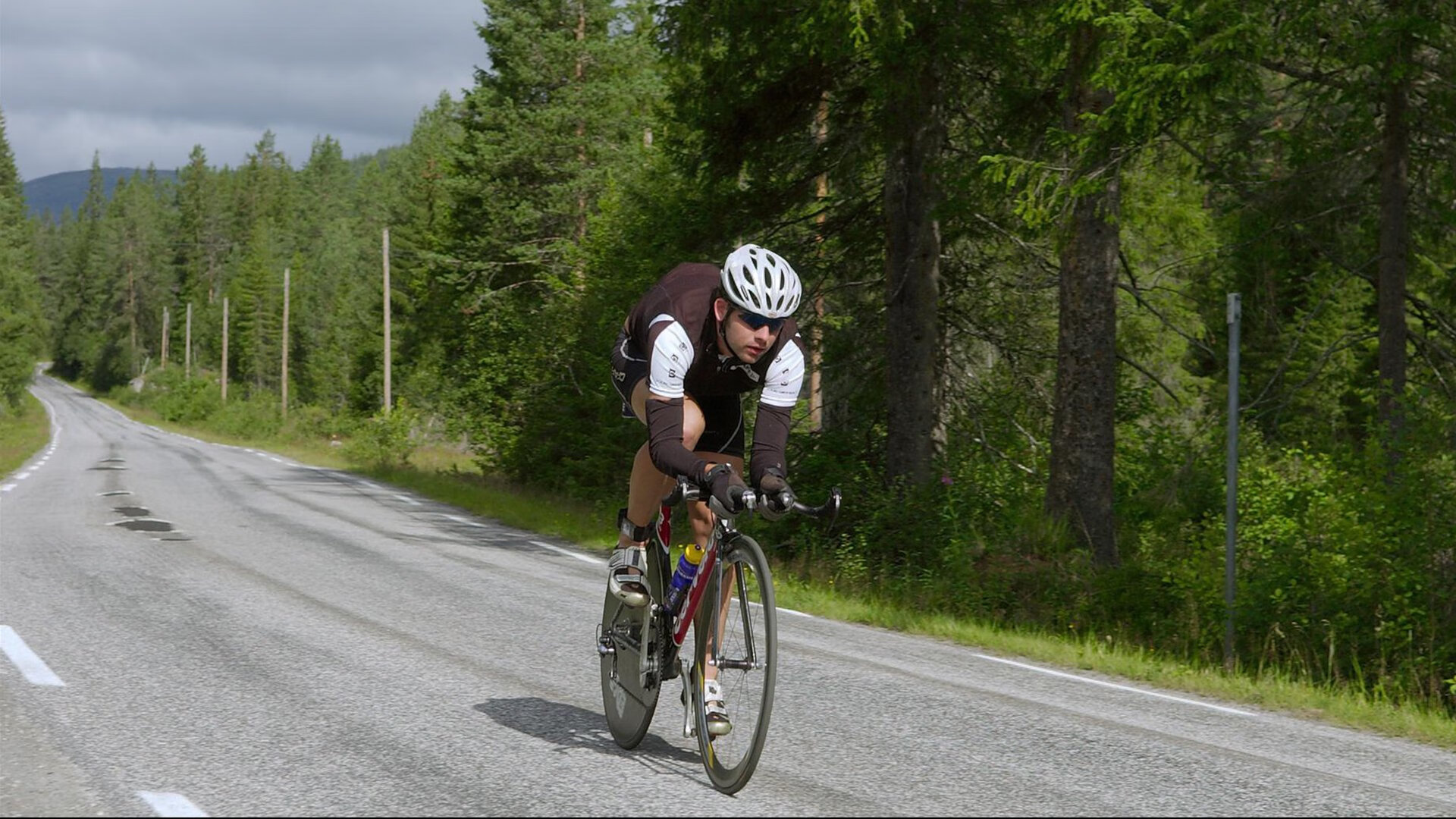 开云体育官网-多特蒙德封锁新西兰，当足球战术成为地缘隐喻，佩德里如何成为破局关键先生？  第2张